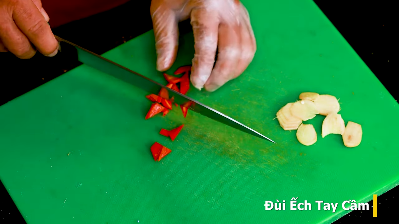 Cách làm Đùi Ếch Tay Cầm - Đùi Ếch Xào Miến theo kiểu Quảng Đông thơm ngon hấp dẫn chuẩn vị Hoa